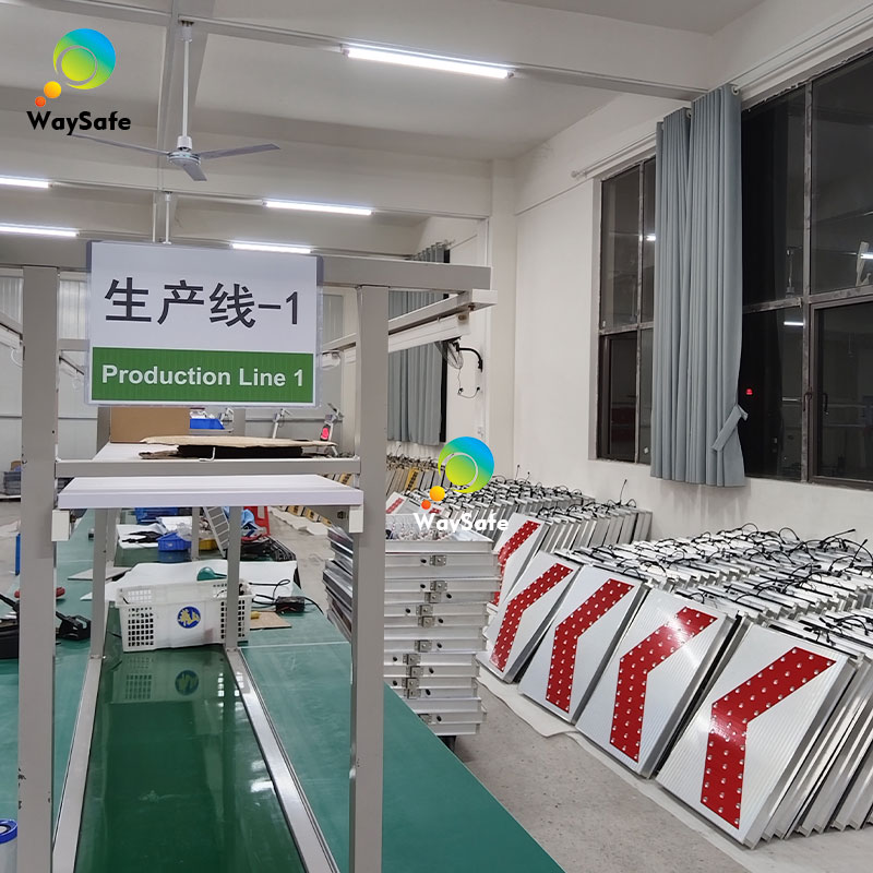 600x800mm Aluminum Herringbone V Shaped High Speed Curve Flashing Solar LED Chevron Arrow Traffic Sign Board Detachable Sides