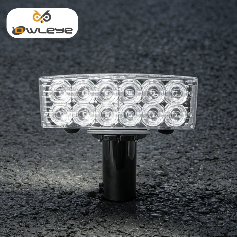 High-Visibility Red/Blue Solar Beacon with Alternating Flash IP66 Rated LED Warning Light for Traffic Safety Road Work