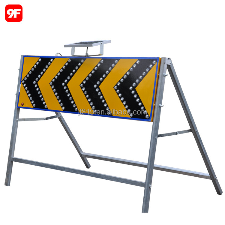 Solar chevron sign chevron warning light flashing light