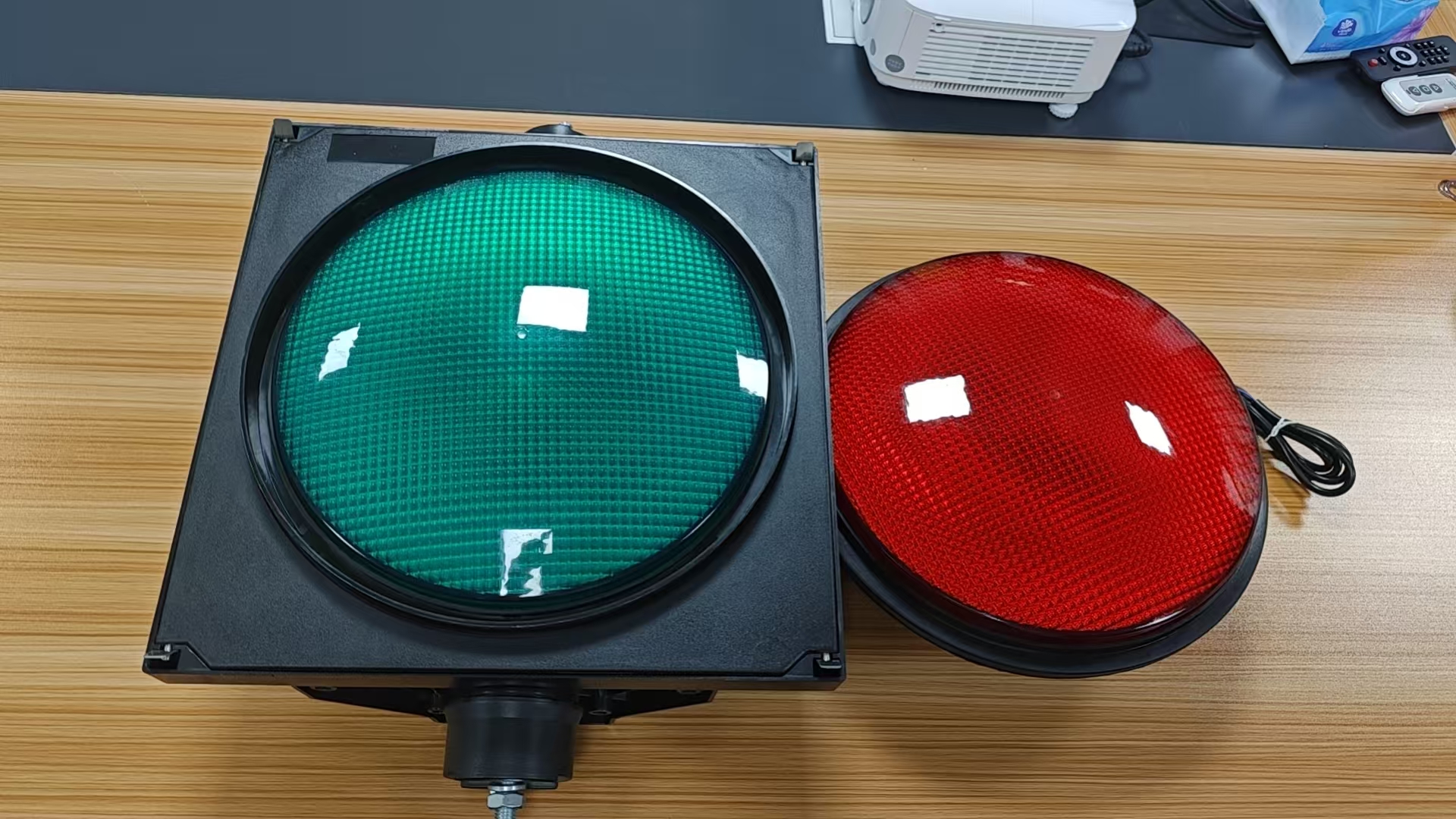 Road Safety Blinker Solar Powered Led Flashing Warning Light