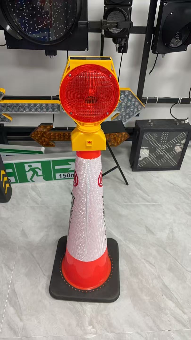 CE LED Traffic Safety Road Cone Flashing Warning Light/Amber Solar Barricade Warning Light/Construction Site Work Warning Lamp