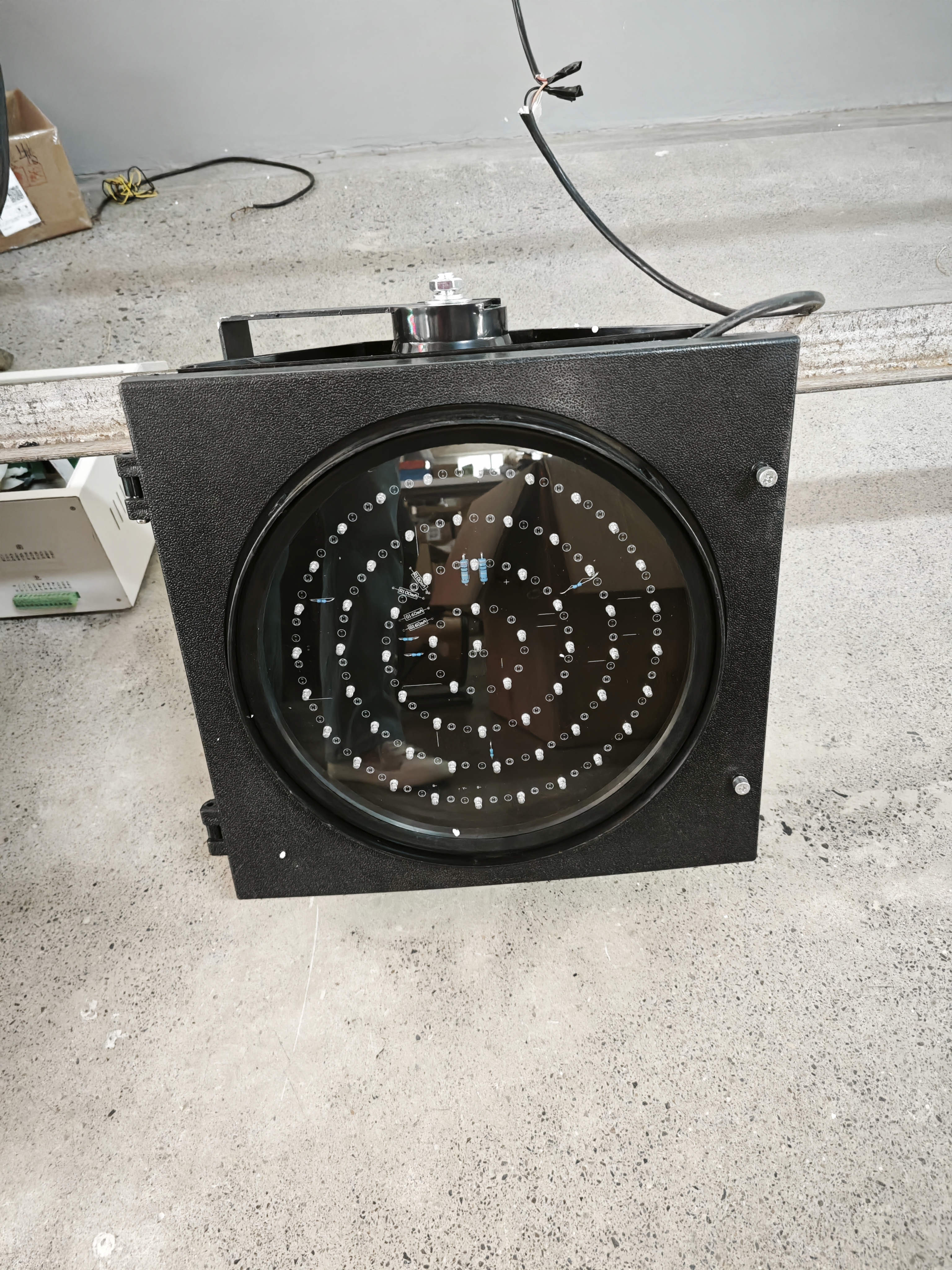 Solar &amp; Mains Powered Yellow Flashing Traffic Signal Light with PC Material for Traffic Command Sign