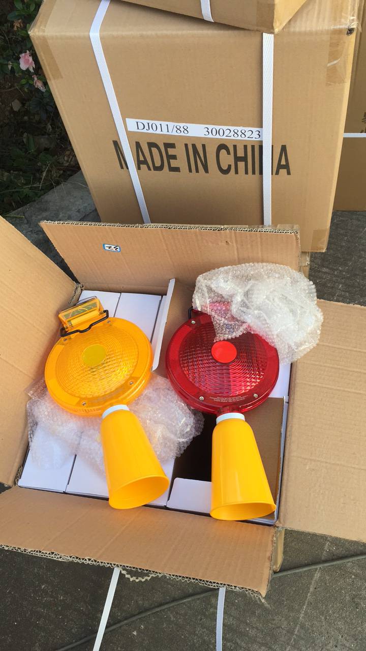 Solar Powered Road Construction Traffic Blinking Barricade Solar Warning Lights Obstacle Safety Flashing Light