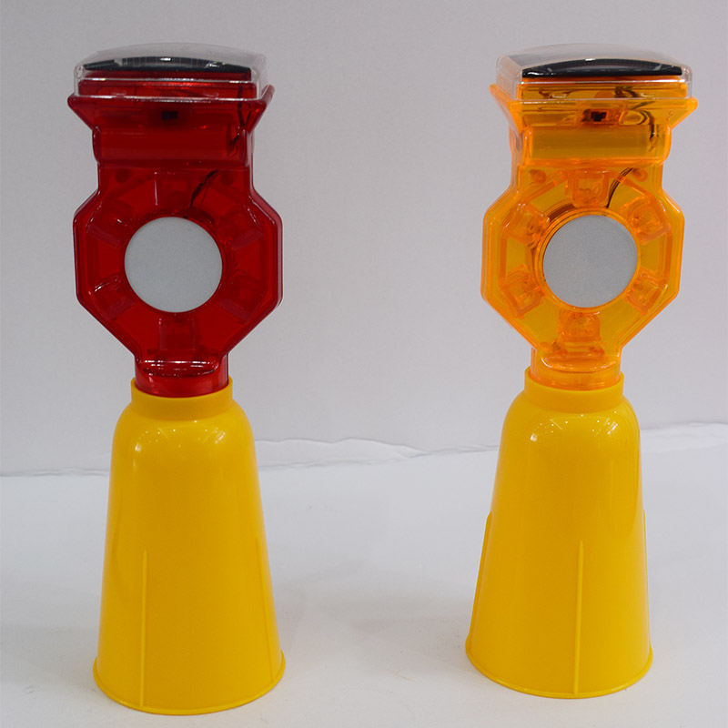 Solar Led Warning Blinker Light for Road Safety Traffic Cone