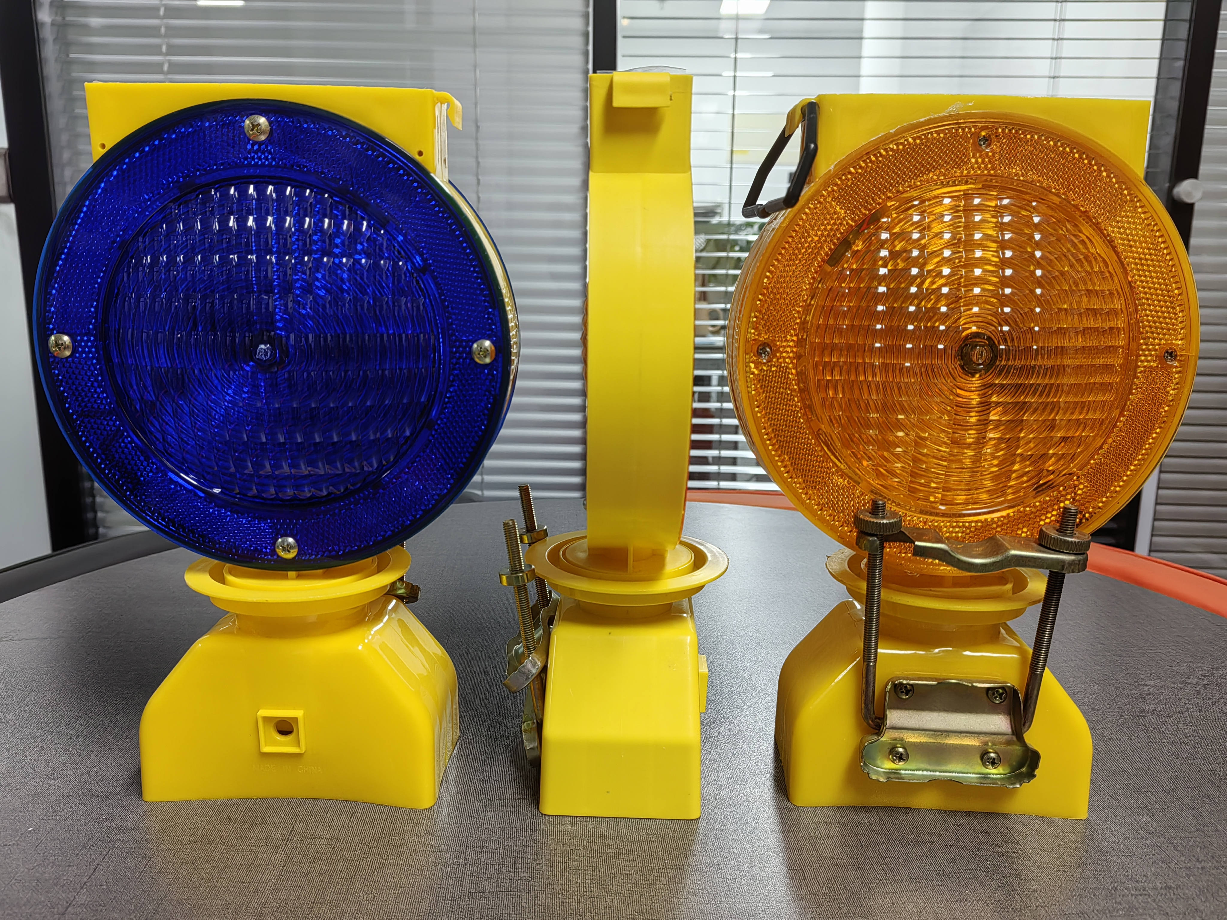 CE Traffic Light Yellow LED Barricade Flasher Light / Amber Road Cone Solar Barricade Light WARNING Safety