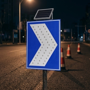 Solar Powered LED Flashing Aluminum Traffic Signs Arrow Chevron Fourth Grade Reflective Film